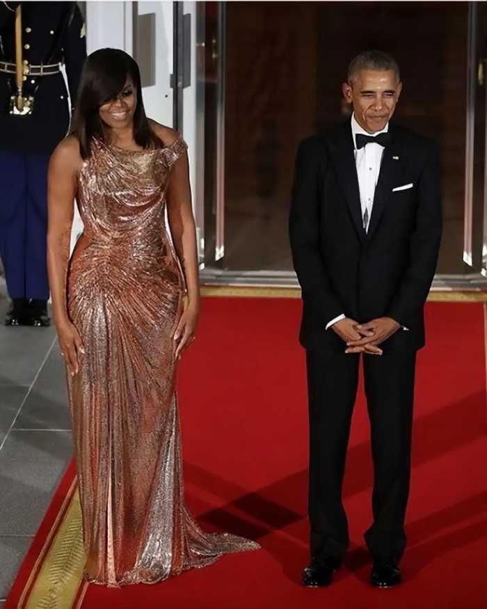 11年前英拉有多美？奥巴马见到她眼睛都看直了，米歇尔气到黑脸